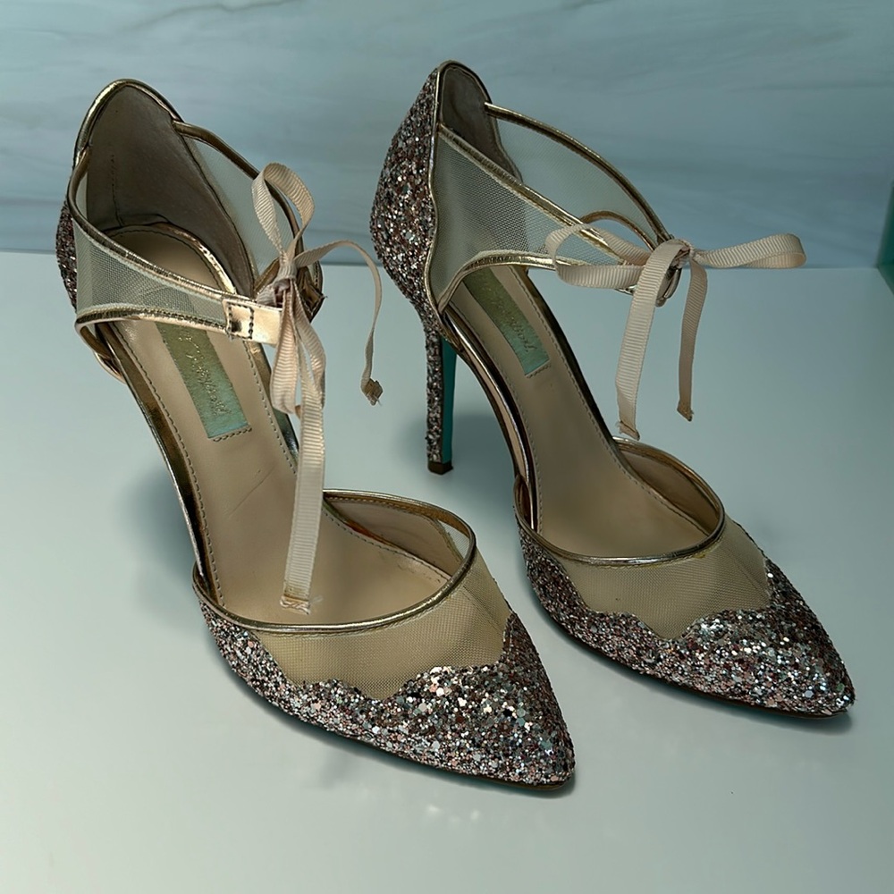 Betsey Johnson size 8 Champagne Glitter Heels